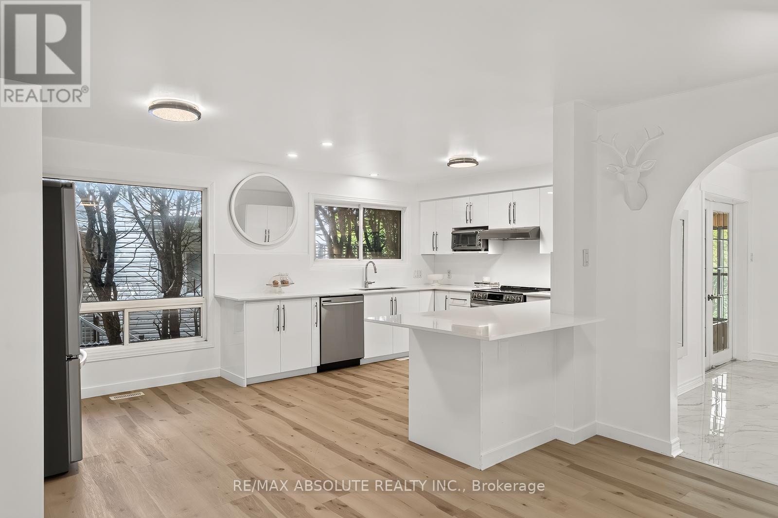 1444 Normandy Crescent, Ottawa, ON - Indoor Photo Showing Kitchen With Upgraded Kitchen