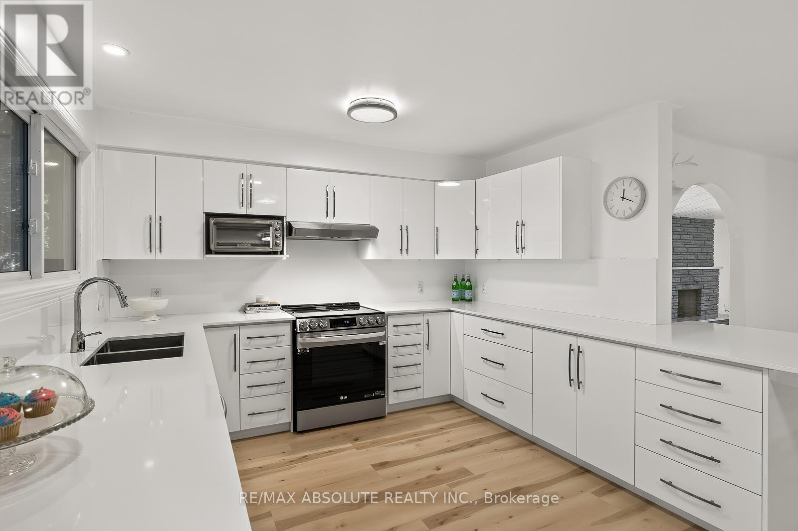 1444 Normandy Crescent, Ottawa, ON - Indoor Photo Showing Kitchen With Double Sink With Upgraded Kitchen