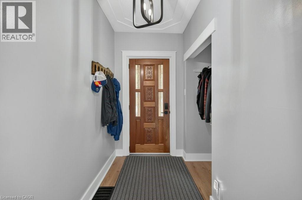 21 East Bend Avenue N, Hamilton, ON