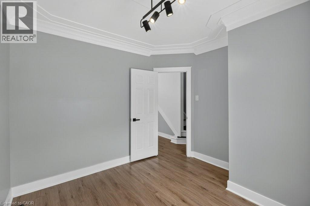 21 East Bend Avenue N, Hamilton, ON