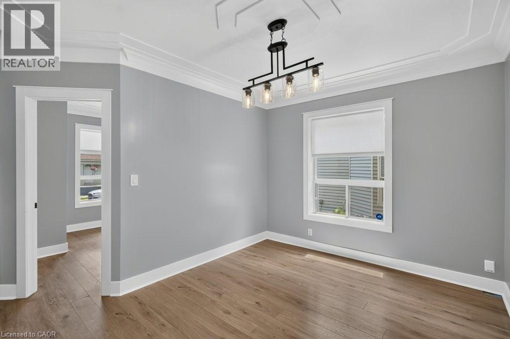 21 East Bend Avenue N, Hamilton, ON