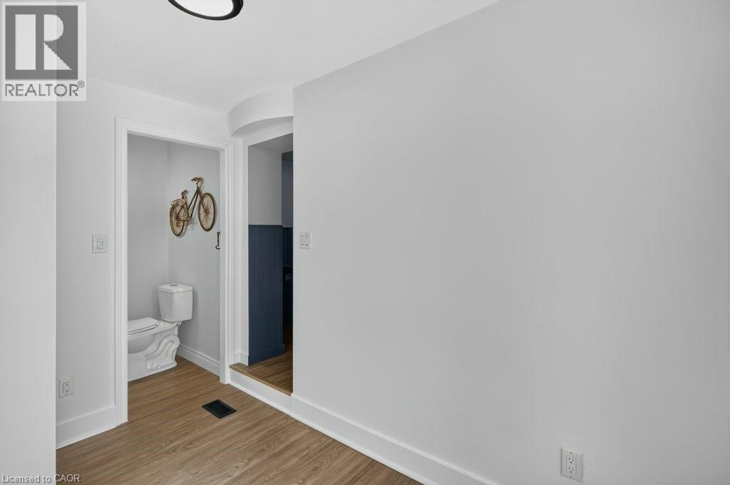 21 East Bend Avenue N, Hamilton, ON