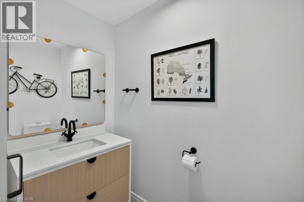 21 East Bend Avenue N, Hamilton, ON