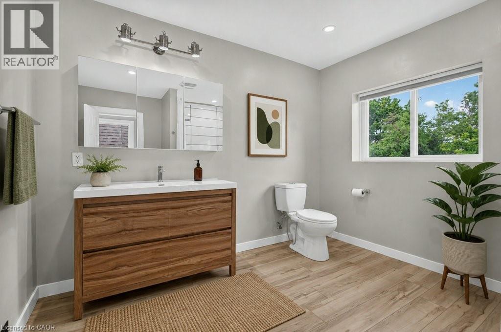 21 East Bend Avenue N, Hamilton, ON
