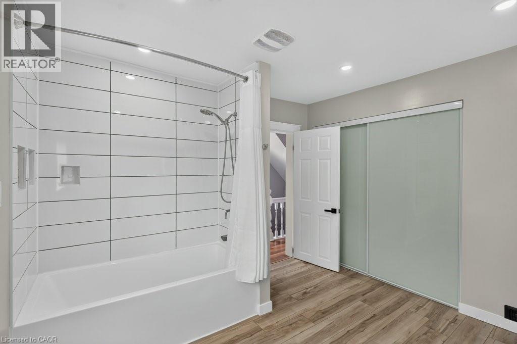 21 East Bend Avenue N, Hamilton, ON