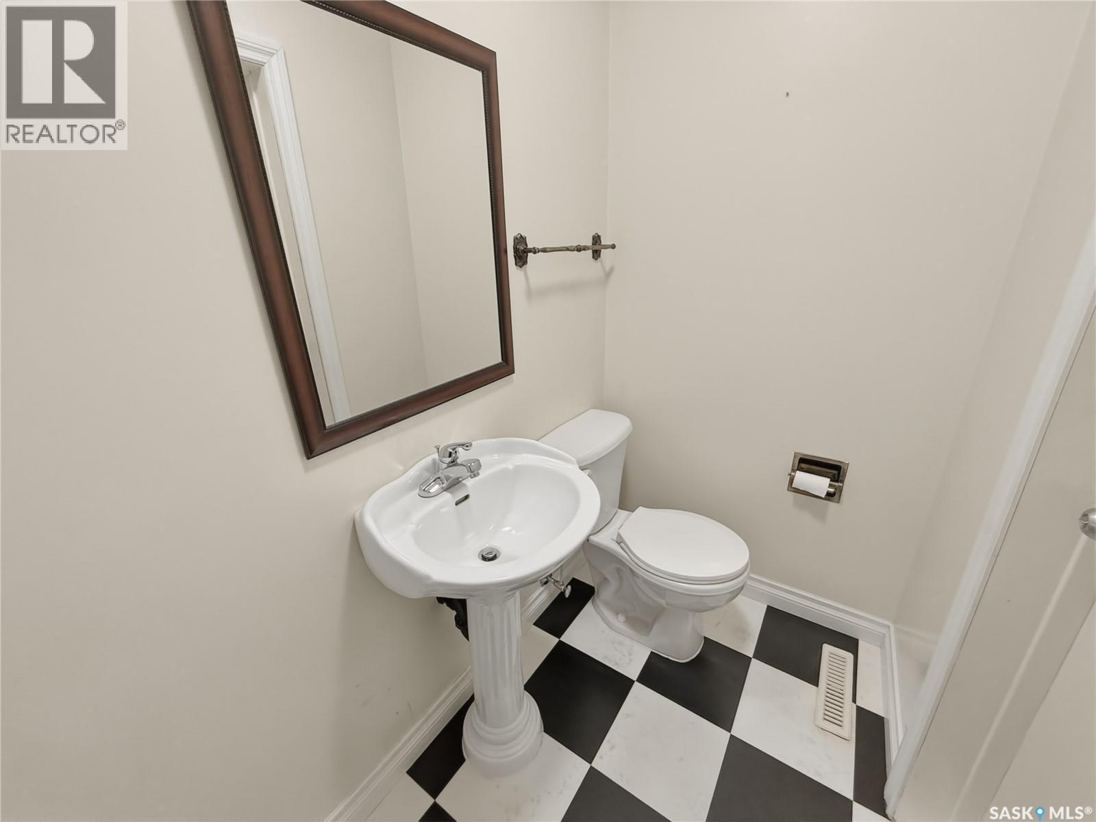 940 9Th Avenue Ne, Swift Current, SK