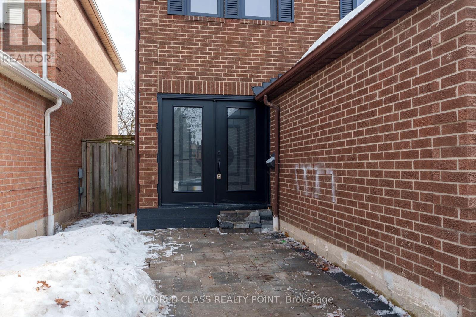 4272 Sawmill Valley Drive, Mississauga, ON