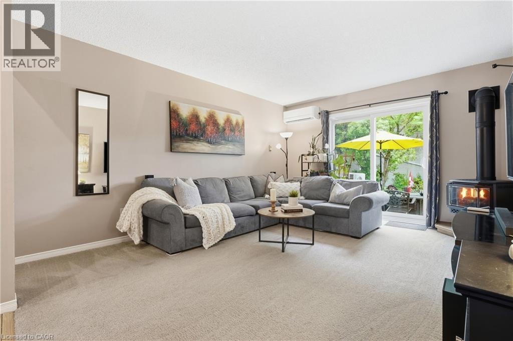 513 Weber Street N Unit# B, Waterloo, ON - Indoor Photo Showing Living Room
