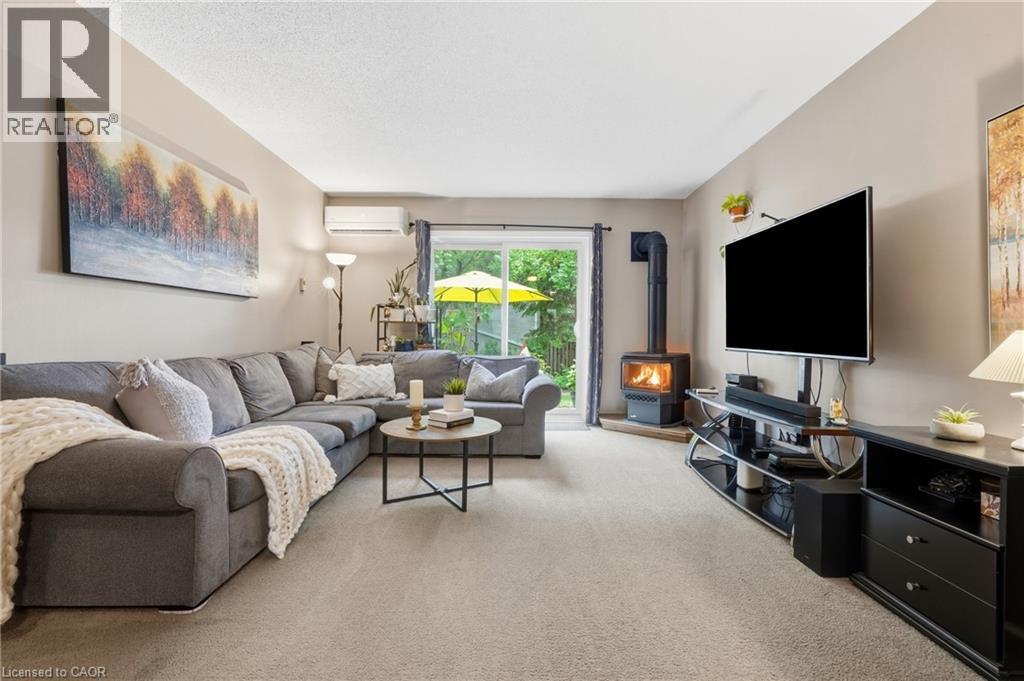 513 Weber Street N Unit# B, Waterloo, ON - Indoor Photo Showing Living Room