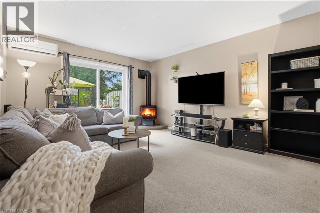 513 Weber Street N Unit# B, Waterloo, ON - Indoor Photo Showing Living Room
