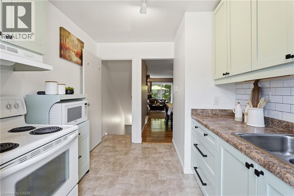 513 Weber Street N Unit# B, Waterloo, ON - Indoor Photo Showing Kitchen