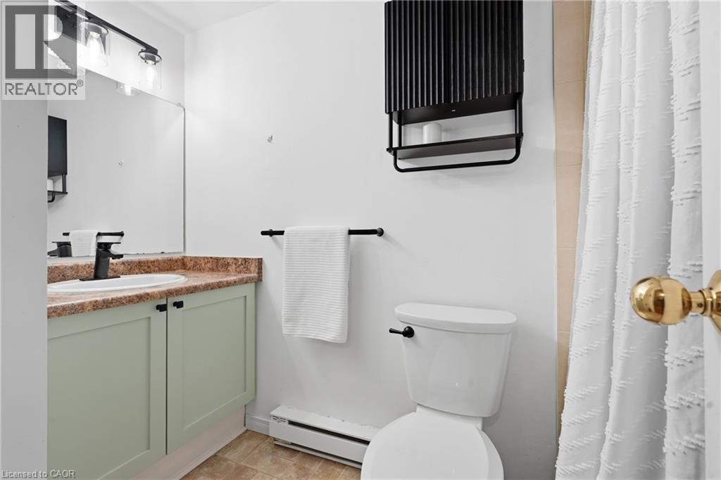513 Weber Street N Unit# B, Waterloo, ON - Indoor Photo Showing Bathroom