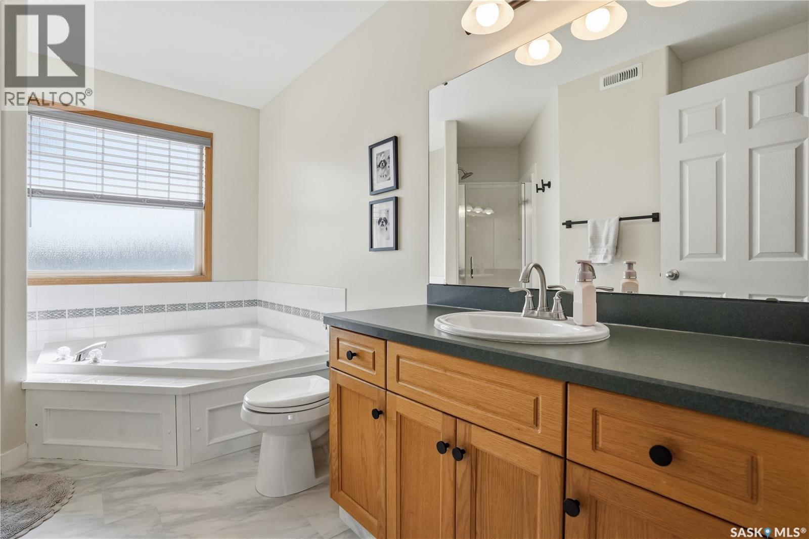 1663 Fenwick Crescent N, Regina, SK