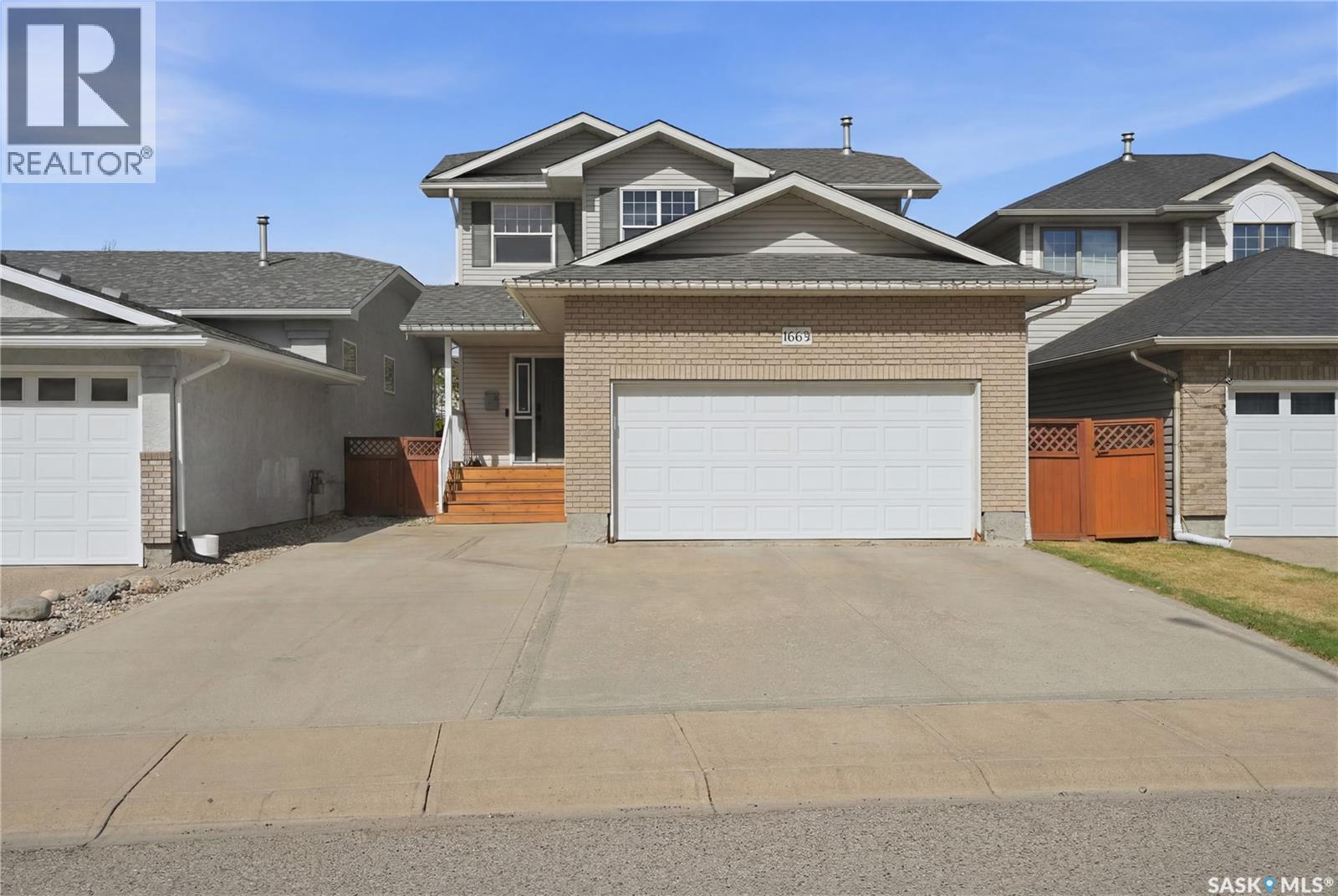 1663 Fenwick Crescent N, Regina, SK