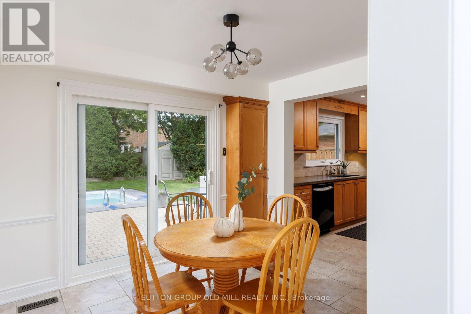 853 Kowal Drive, Mississauga, ON