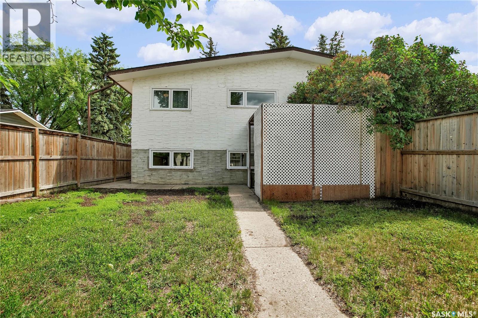 2908-2910 Preston Avenue S, Saskatoon, SK