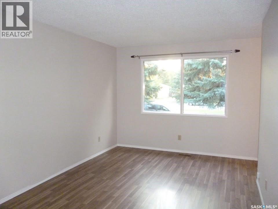 2908-2910 Preston Avenue S, Saskatoon, SK