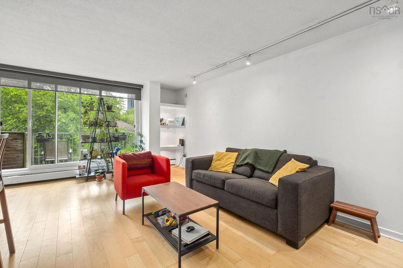 404 990 Mclean Street, Halifax, NS - Indoor Photo Showing Living Room