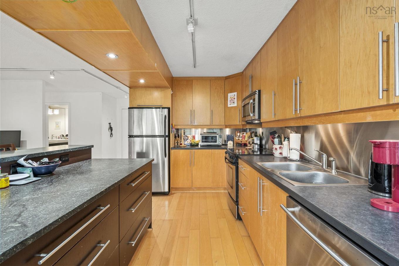 404 990 Mclean Street, Halifax, NS - Indoor Photo Showing Kitchen With Double Sink