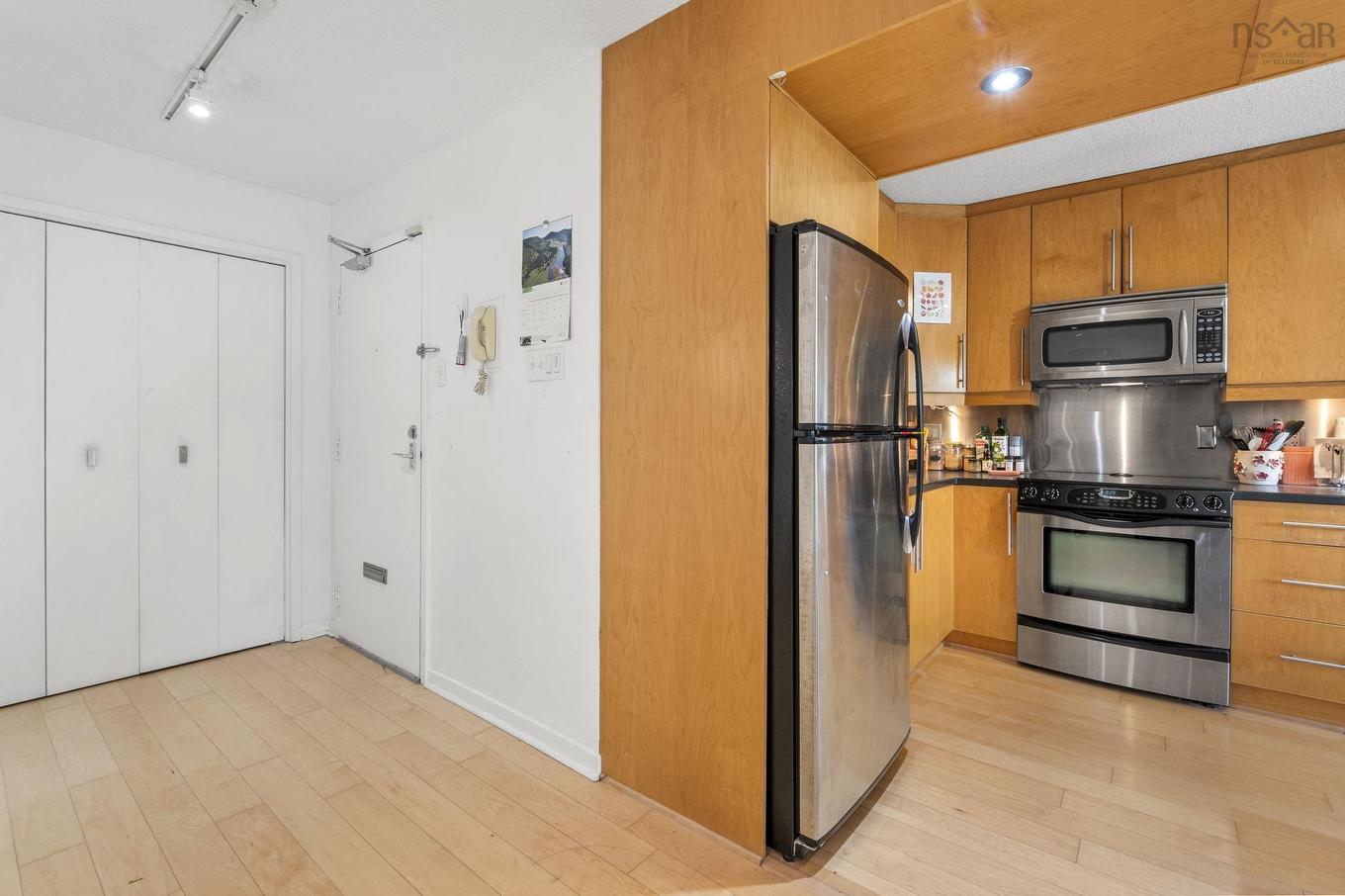 404 990 Mclean Street, Halifax, NS - Indoor Photo Showing Kitchen