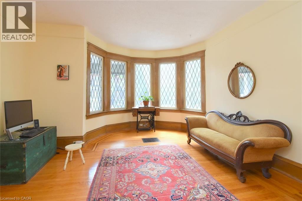 28 St Clair Avenue, Hamilton, ON
