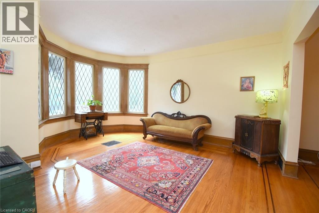 28 St Clair Avenue, Hamilton, ON