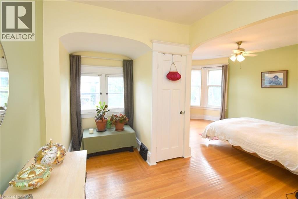 28 St Clair Avenue, Hamilton, ON