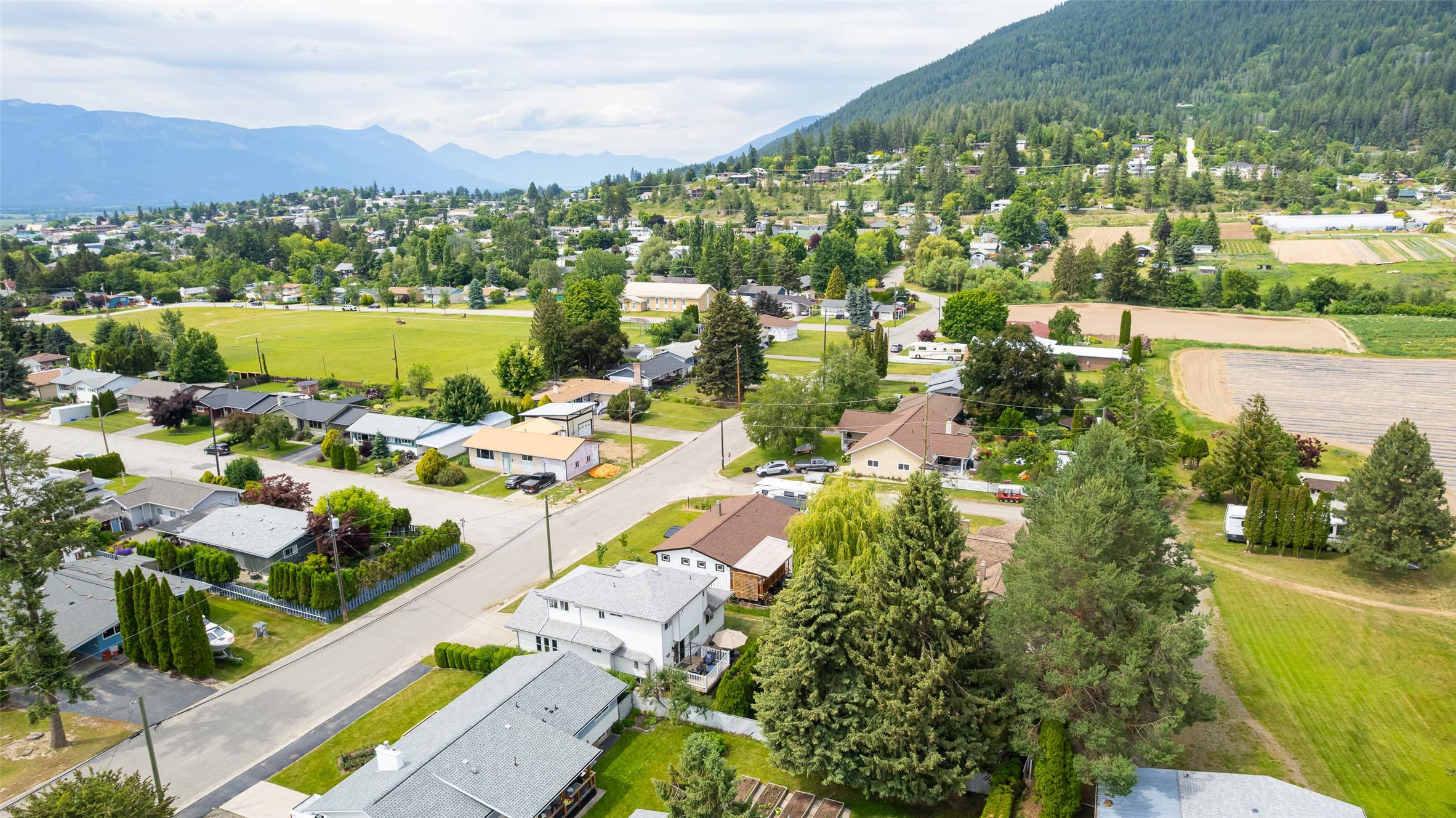 516 25Th Avenue, Creston, BC