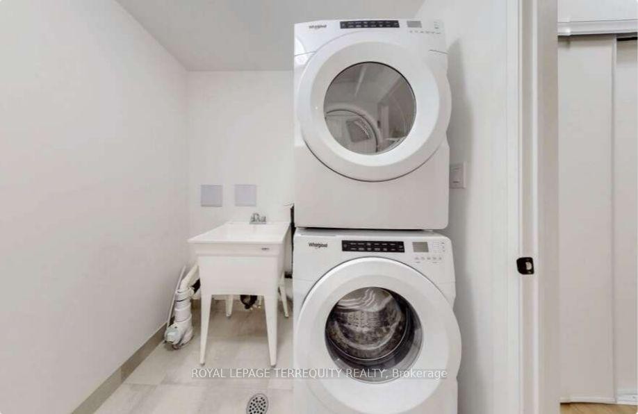 150 Alton Crescent, Vaughan, ON - Indoor Photo Showing Laundry Room