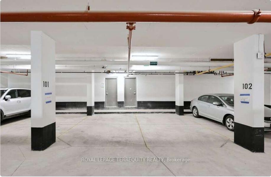 150 Alton Crescent, Vaughan, ON - Indoor Photo Showing Garage