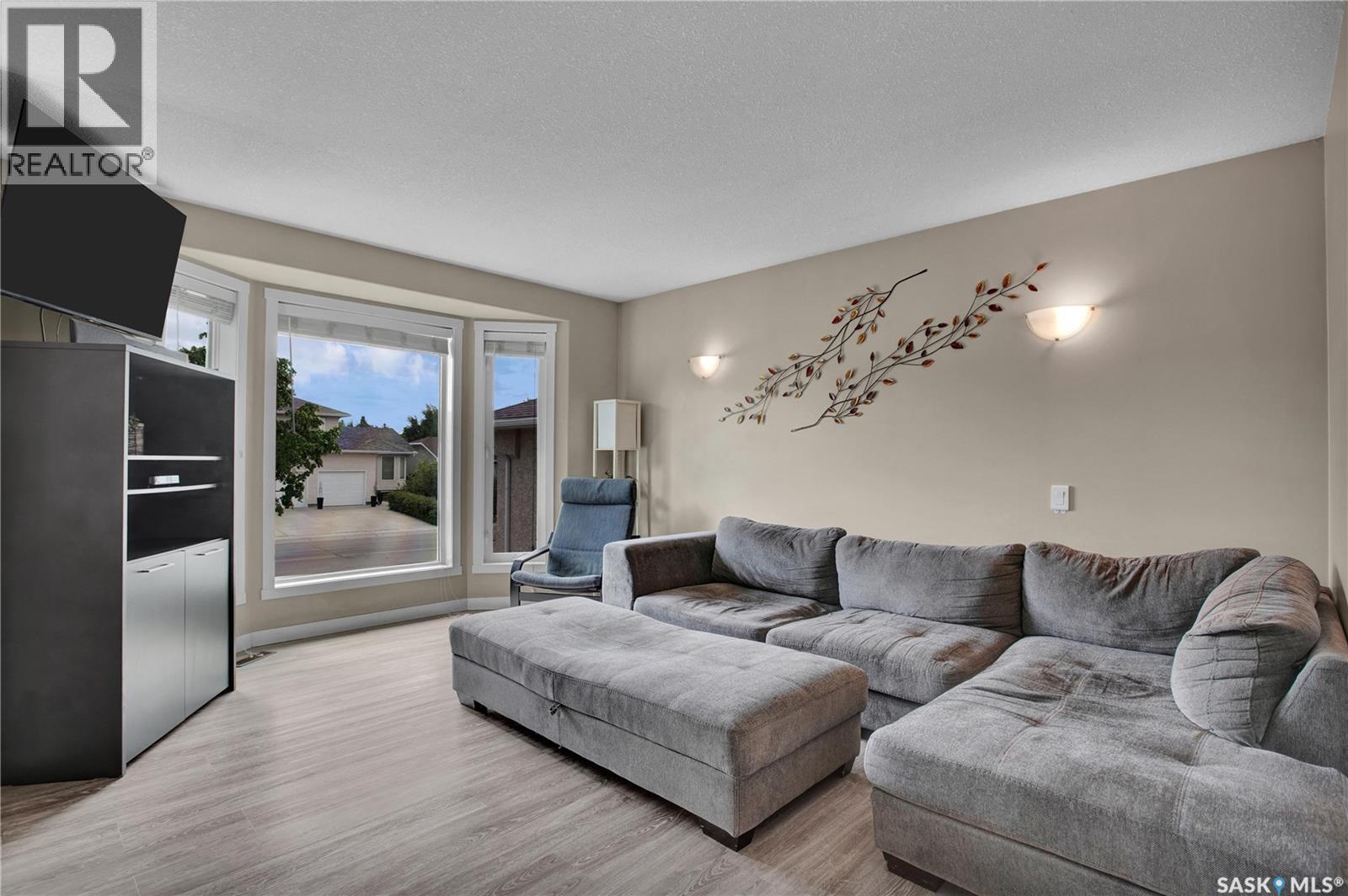 119 Pezer Crescent, Saskatoon, SK