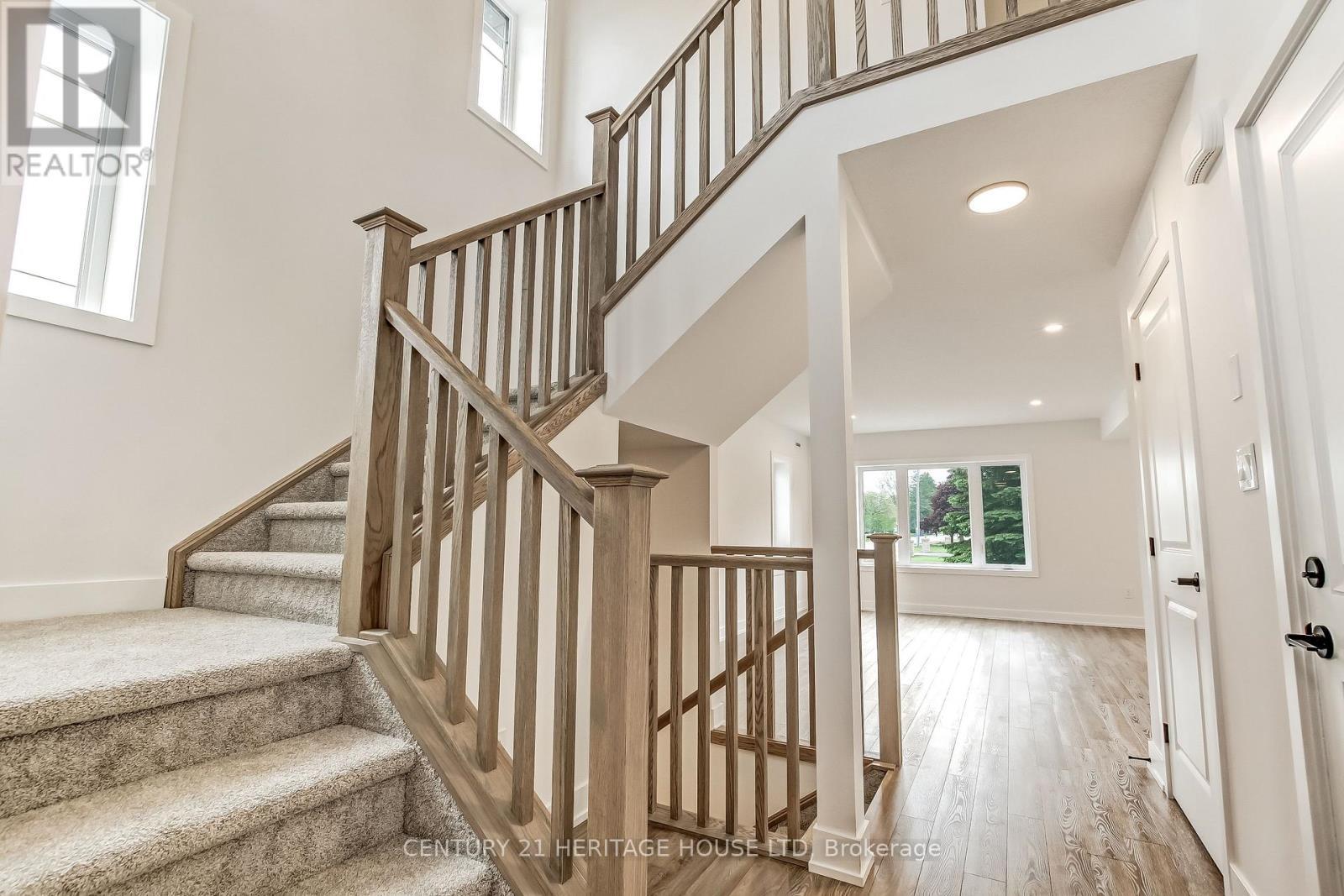 36 Hawks Gate, Central Elgin, ON - Indoor Photo Showing Other Room