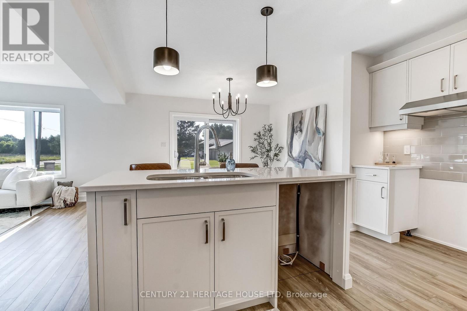 36 Hawks Gate, Central Elgin, ON - Indoor Photo Showing Kitchen