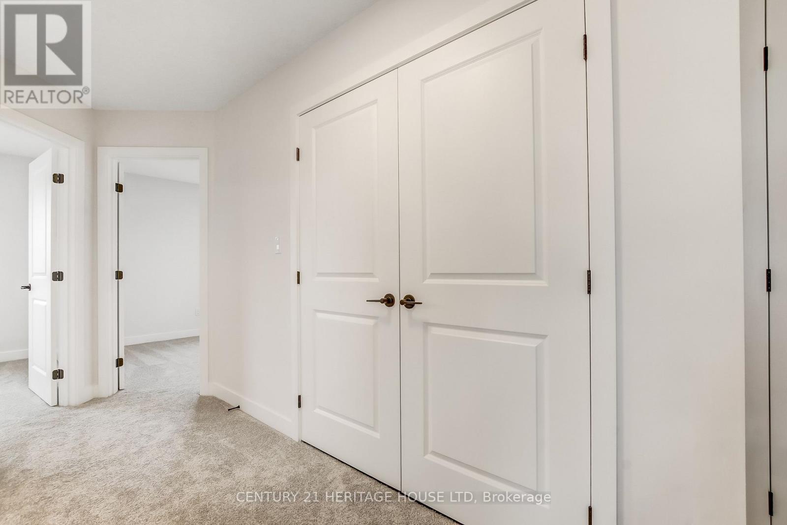 36 Hawks Gate, Central Elgin, ON - Indoor Photo Showing Other Room