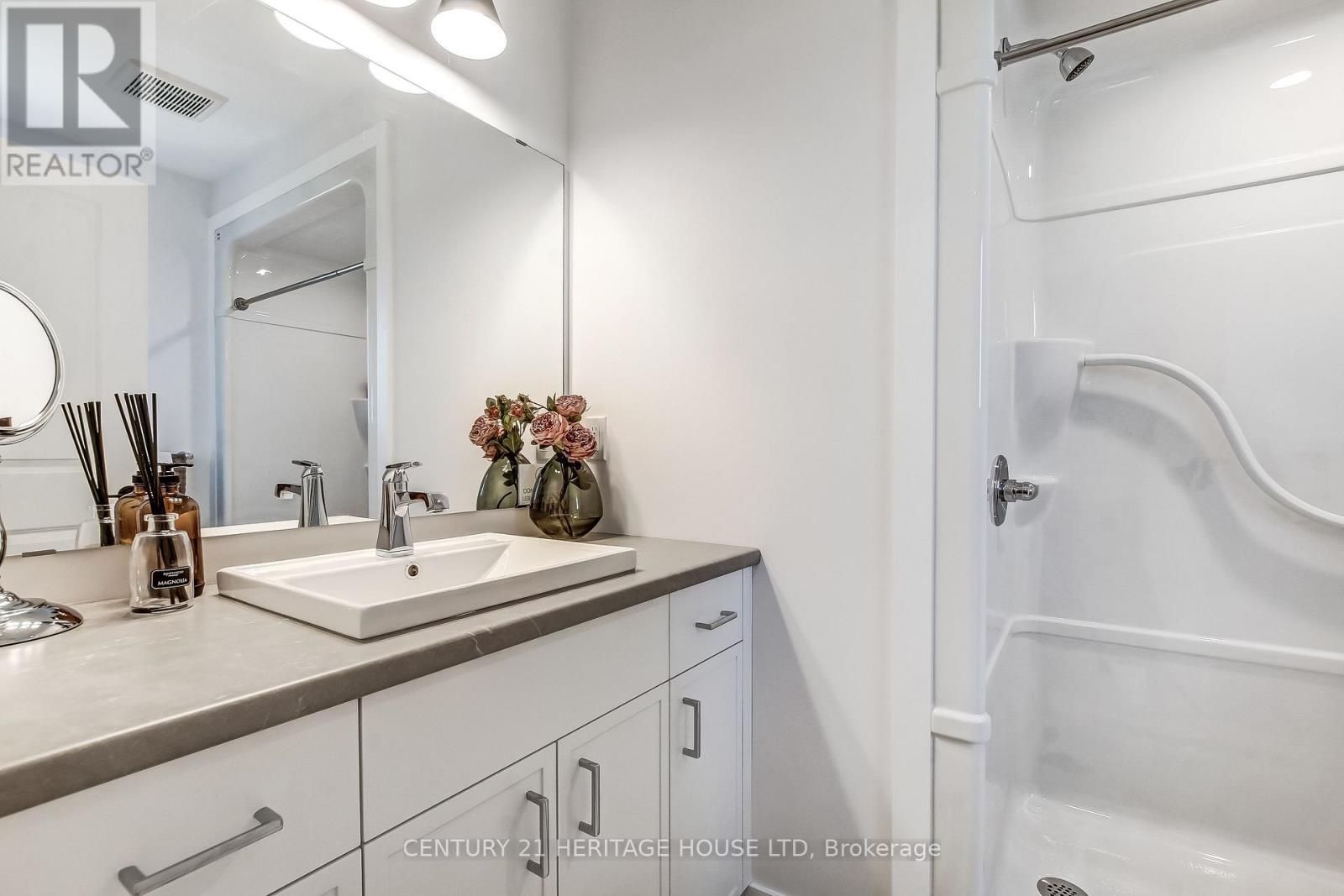 36 Hawks Gate, Central Elgin, ON - Indoor Photo Showing Bathroom