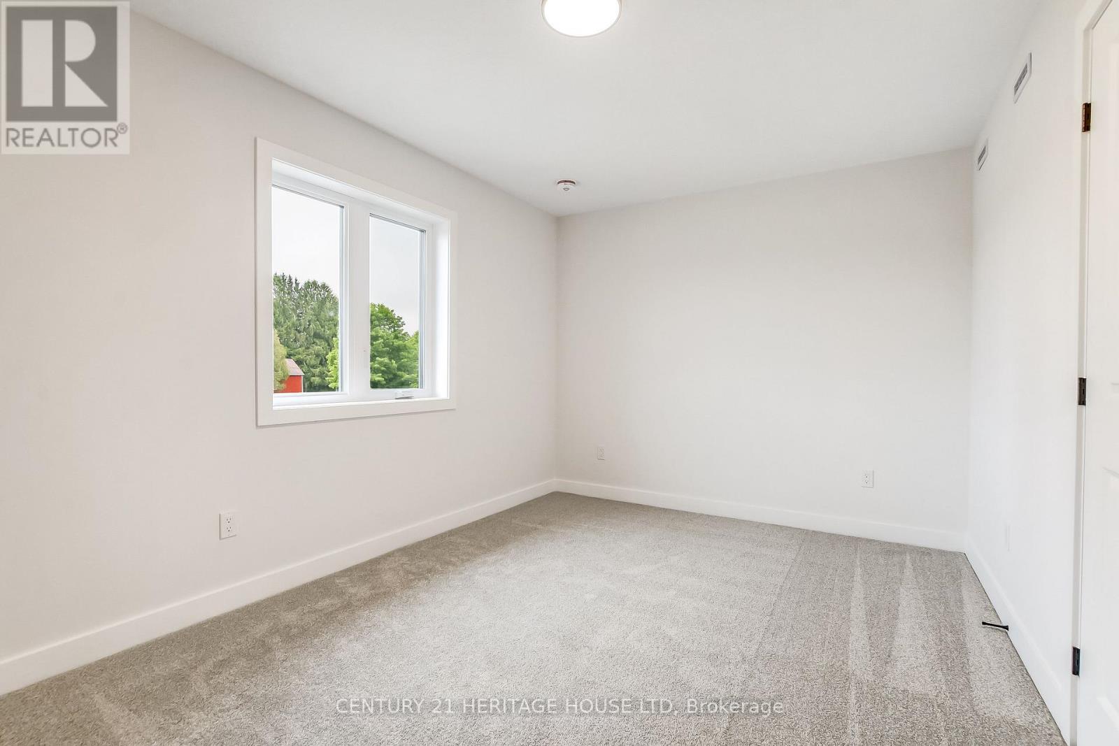 36 Hawks Gate, Central Elgin, ON - Indoor Photo Showing Other Room