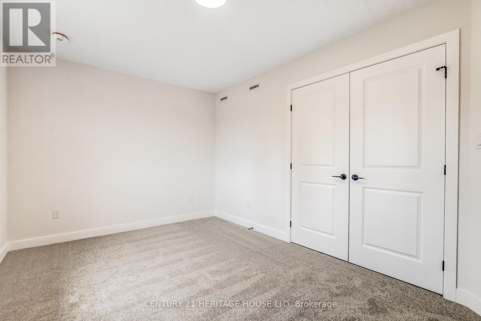 36 Hawks Gate, Central Elgin, ON - Indoor Photo Showing Other Room