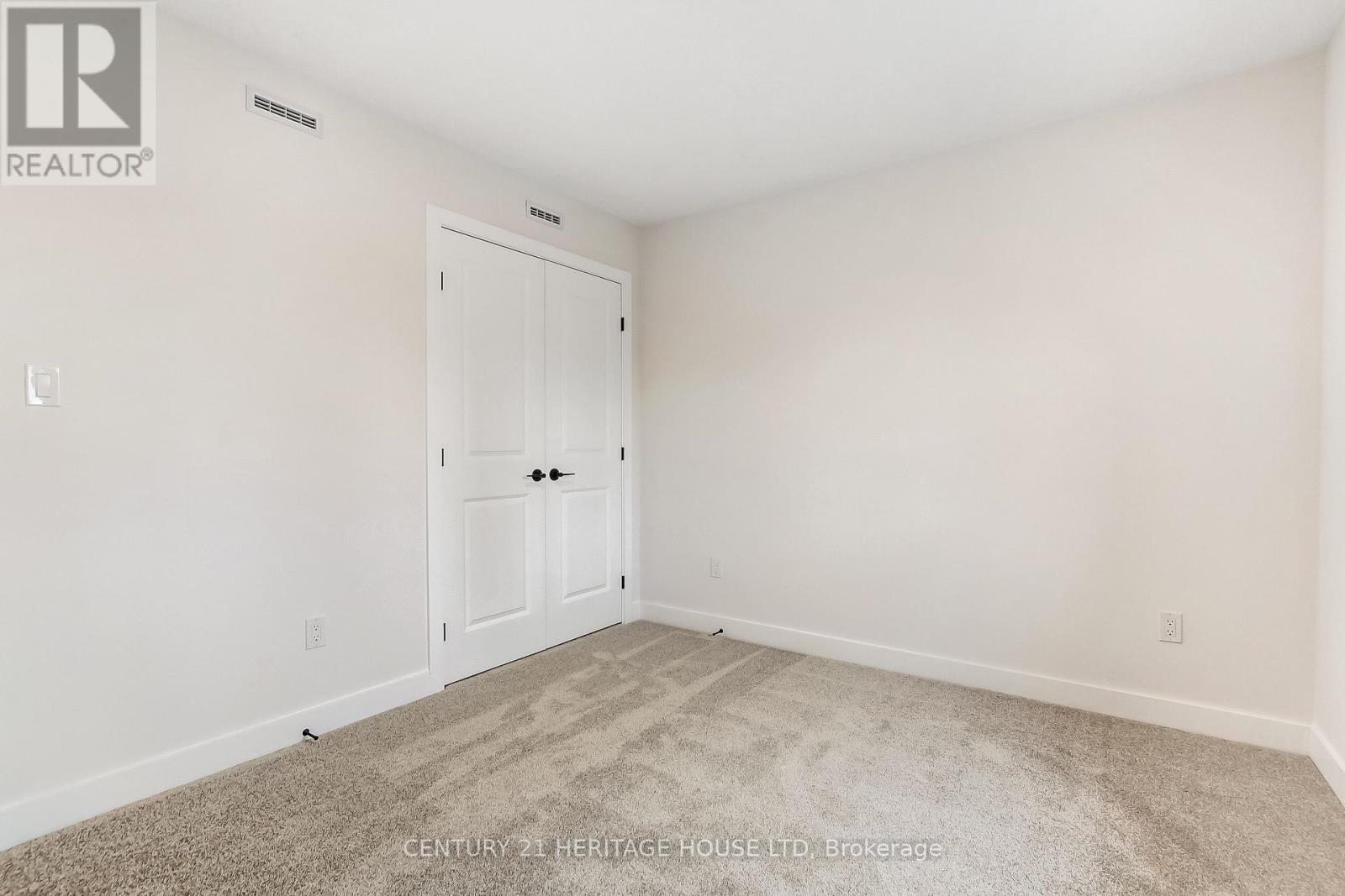 36 Hawks Gate, Central Elgin, ON - Indoor Photo Showing Other Room