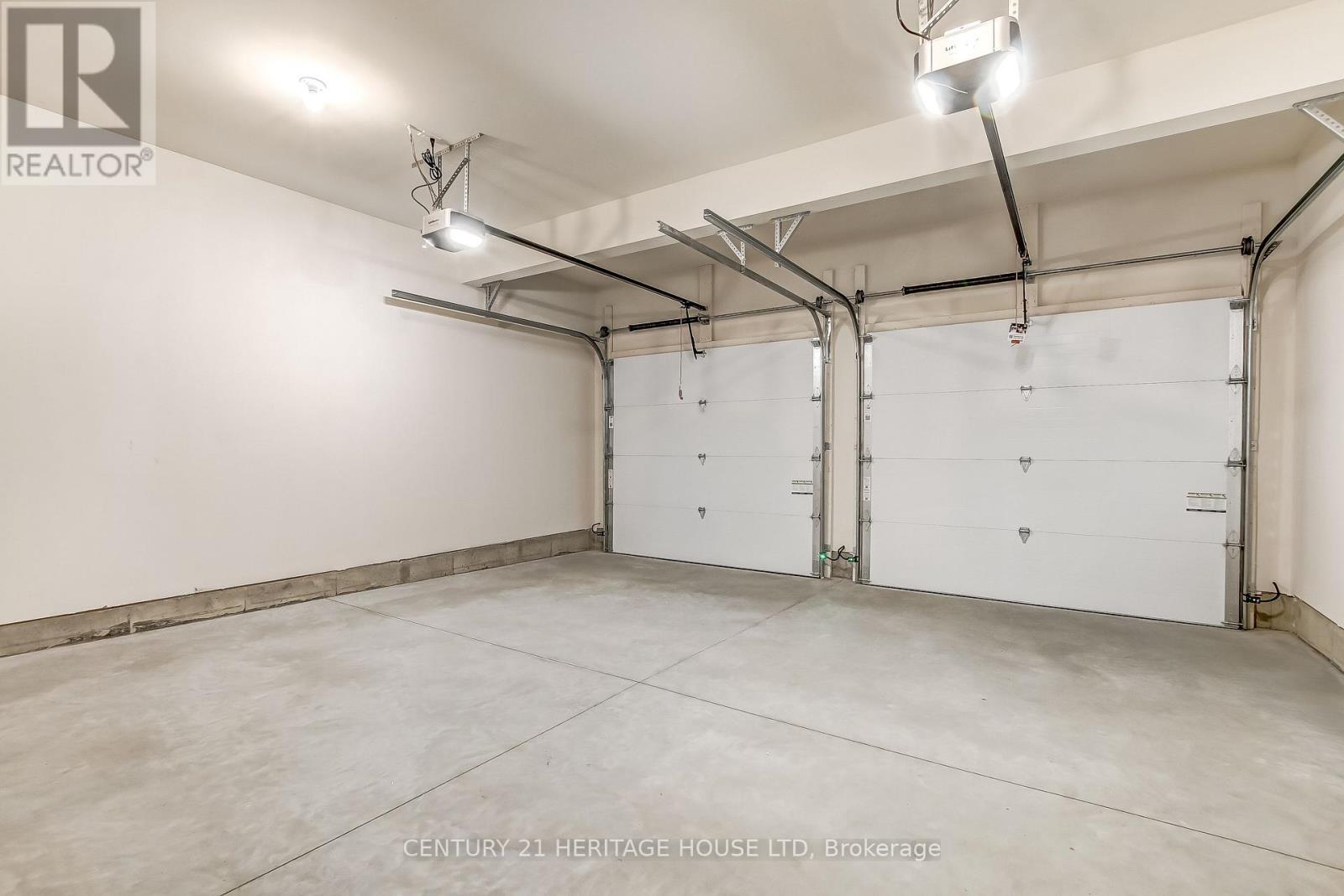 36 Hawks Gate, Central Elgin, ON - Indoor Photo Showing Garage