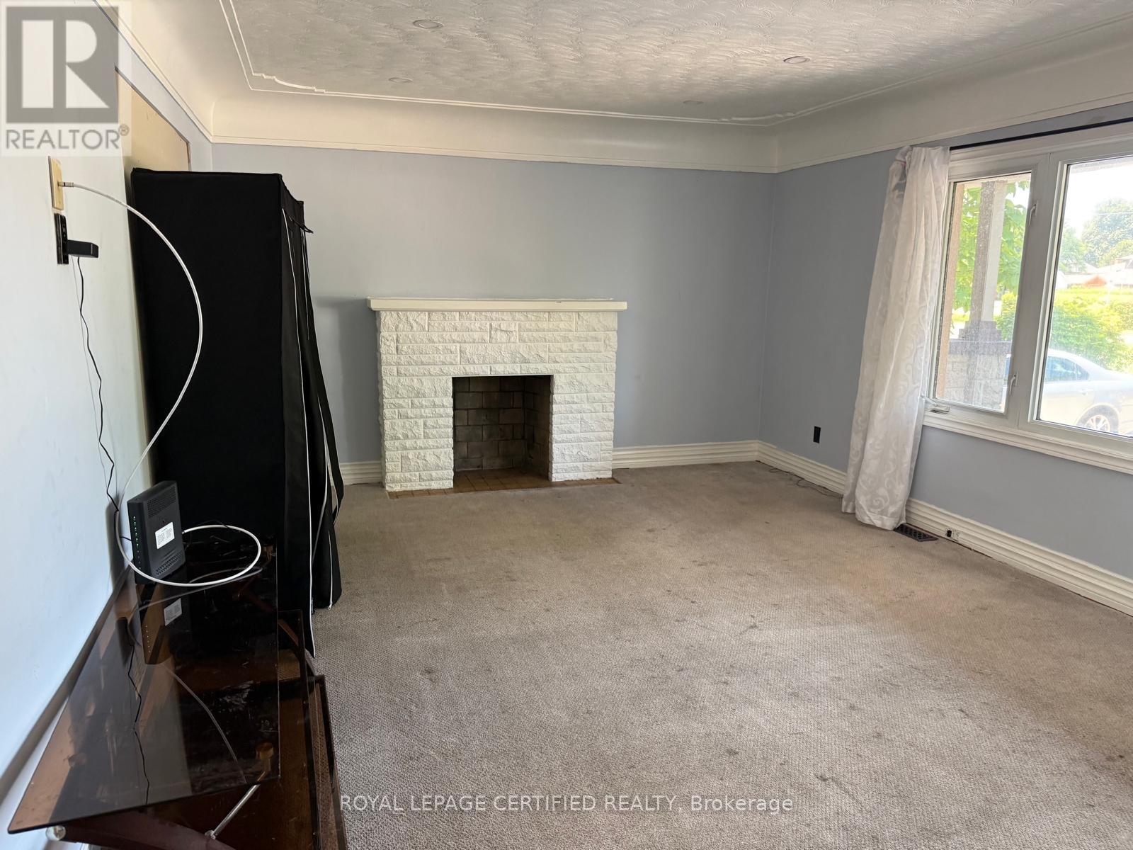 110 Gray Road, Hamilton, ON - Indoor Photo Showing Other Room
