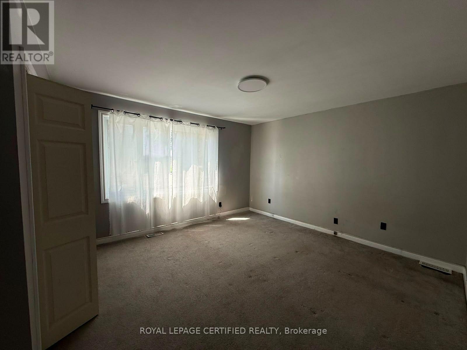 110 Gray Road, Hamilton, ON - Indoor Photo Showing Other Room