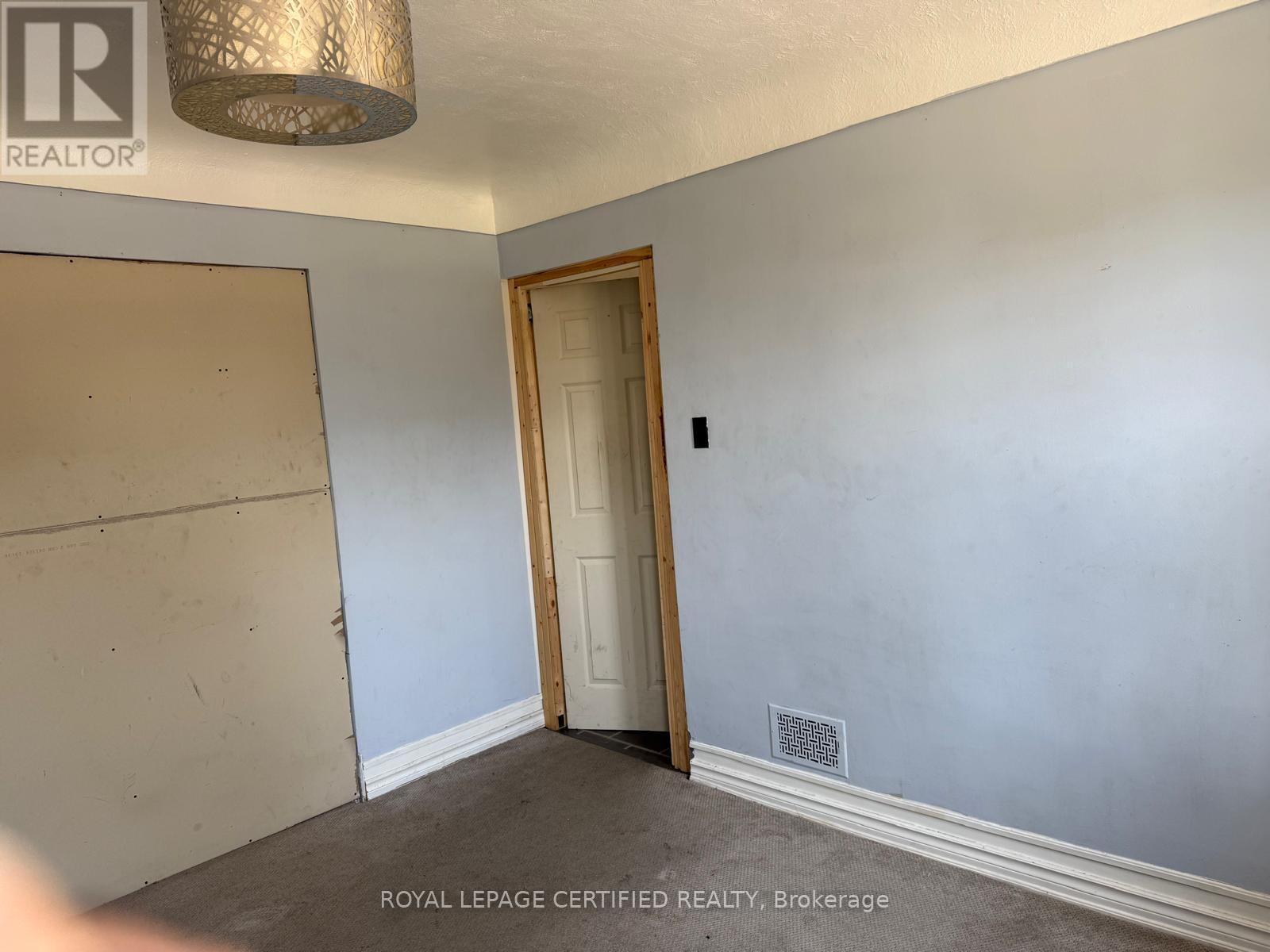 110 Gray Road, Hamilton, ON - Indoor Photo Showing Other Room