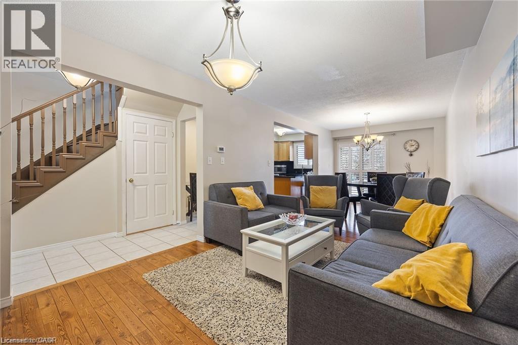 Hardwood flooring and tile entry - 125 Terni Boulevard, Hamilton, ON - Indoor Photo Showing Living Room