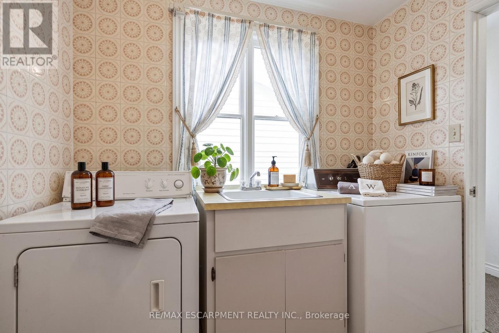 Virtually Staged - 19 Verdun Court, Hamilton, ON