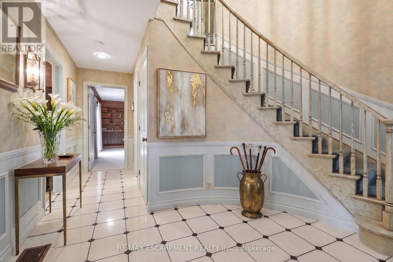 Virtually Staged - 19 Verdun Court, Hamilton, ON