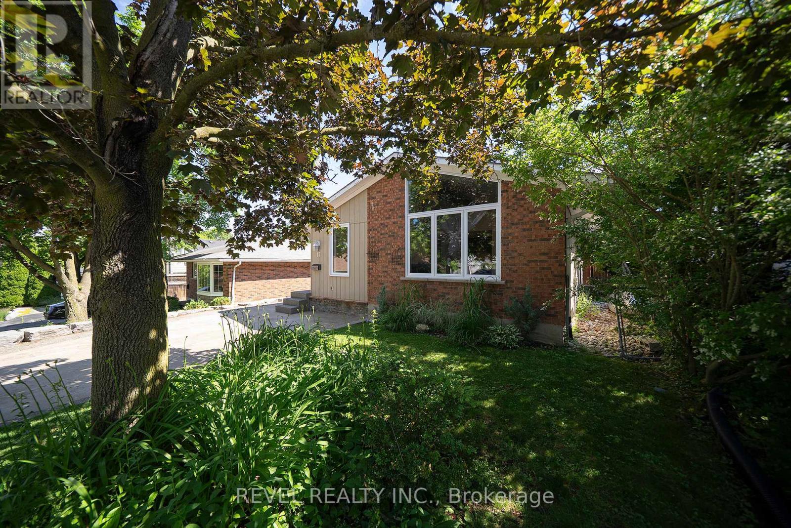 17 Flynn Avenue, Cambridge, ON