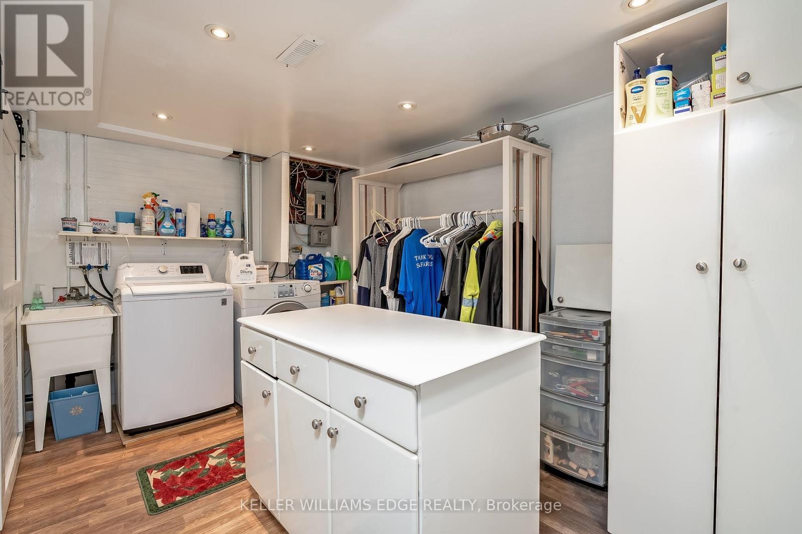 2407 Hemlock Court, Burlington, ON - Indoor Photo Showing Laundry Room