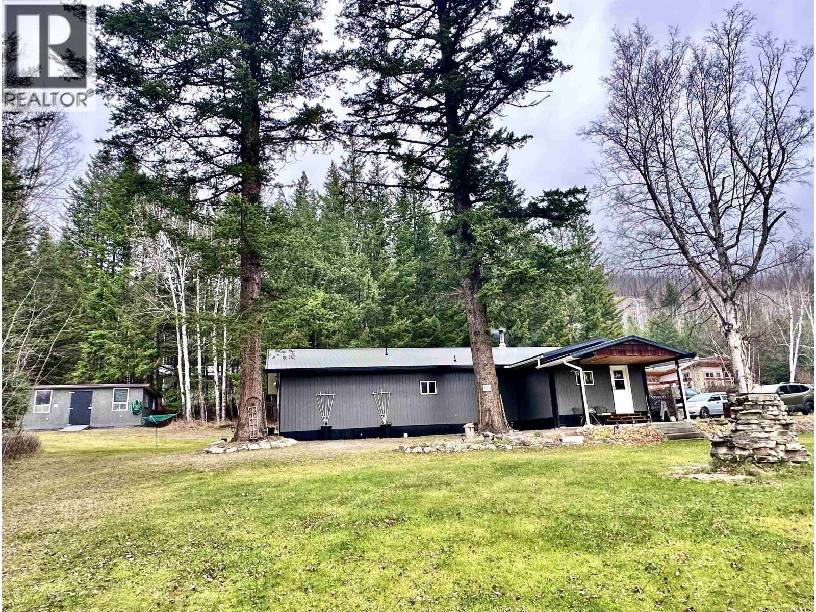 310 Mountain View Road, Mcbride, BC