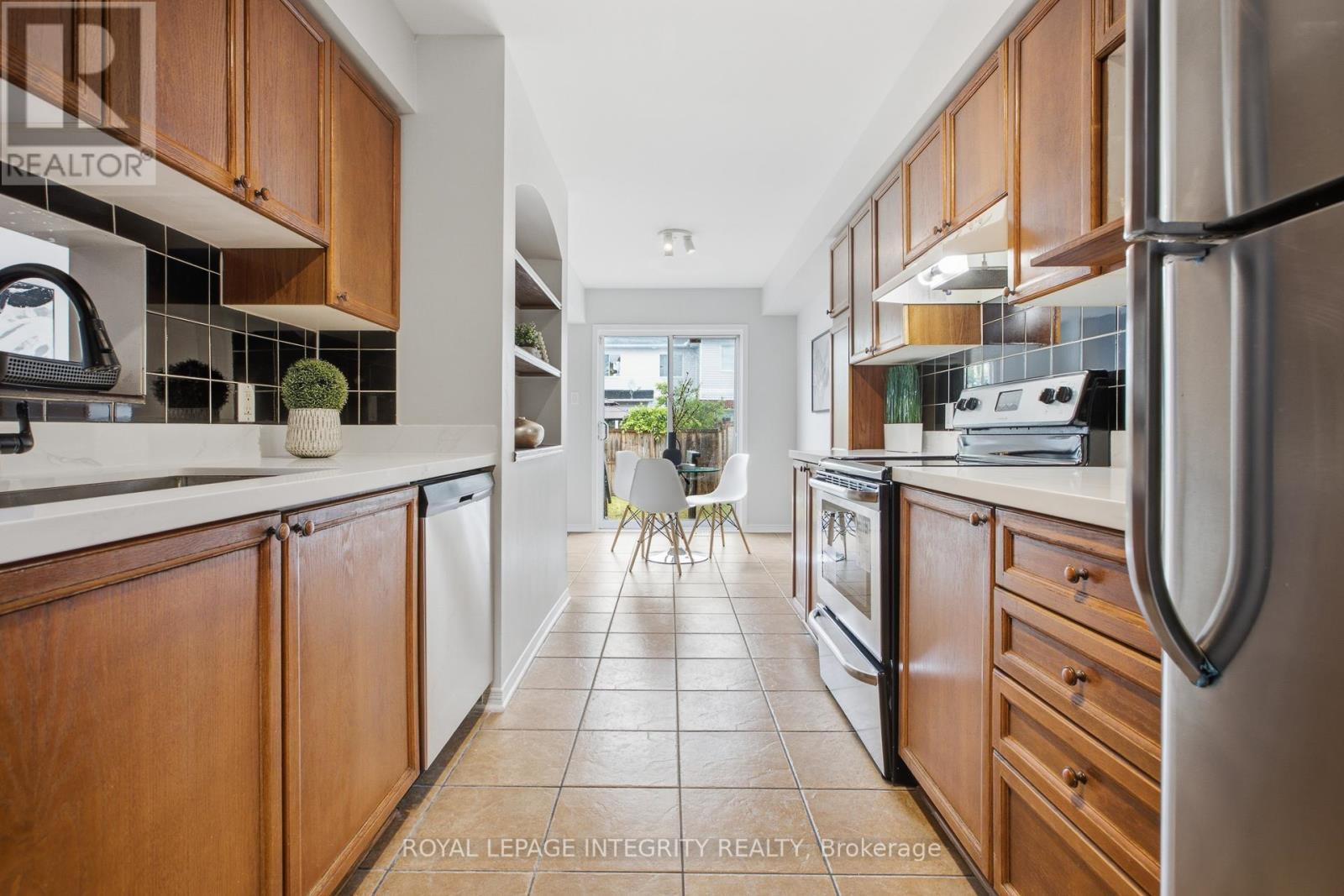 92 Inverkip Avenue, Ottawa, ON