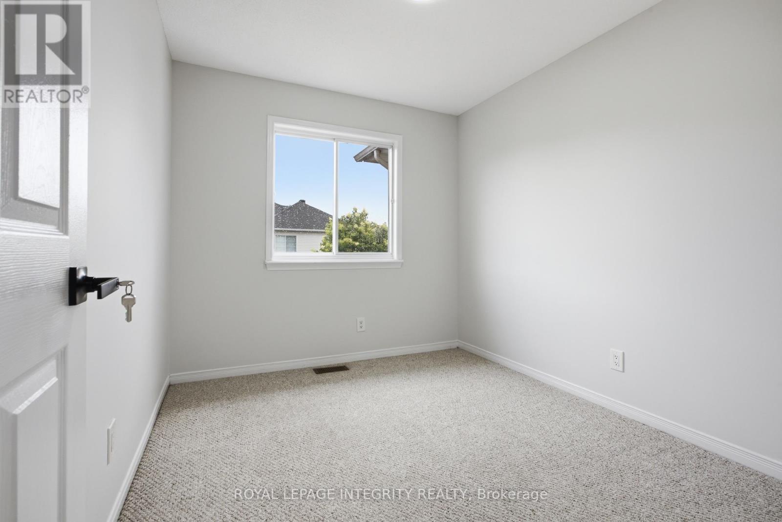 92 Inverkip Avenue, Ottawa, ON